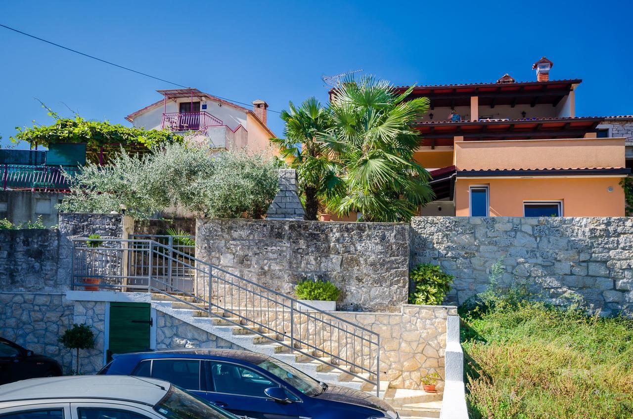 Apartments Ester Funtana Exterior photo